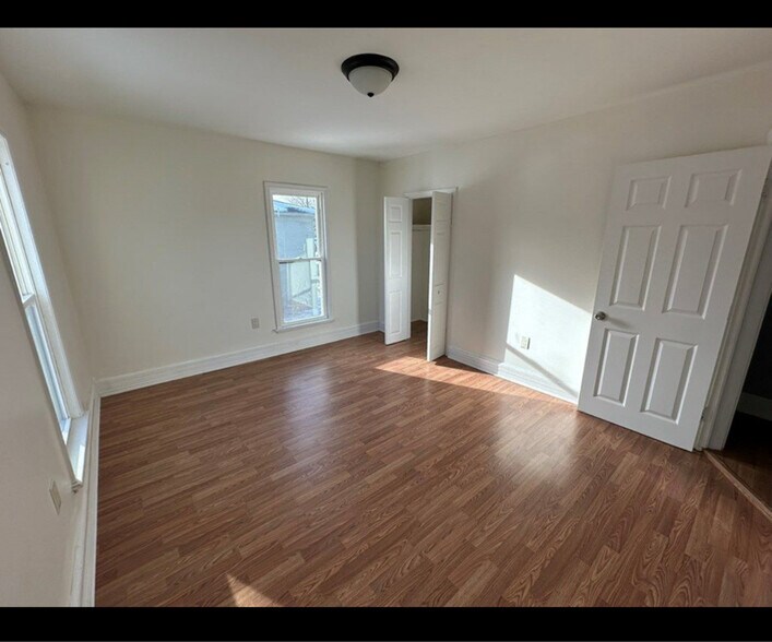 Building Photo - 362 Norton St