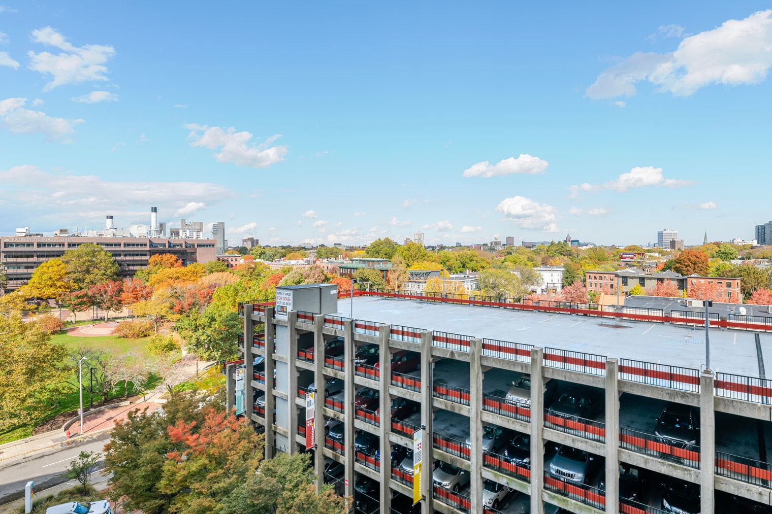 Building Photo - 812 Memorial Dr