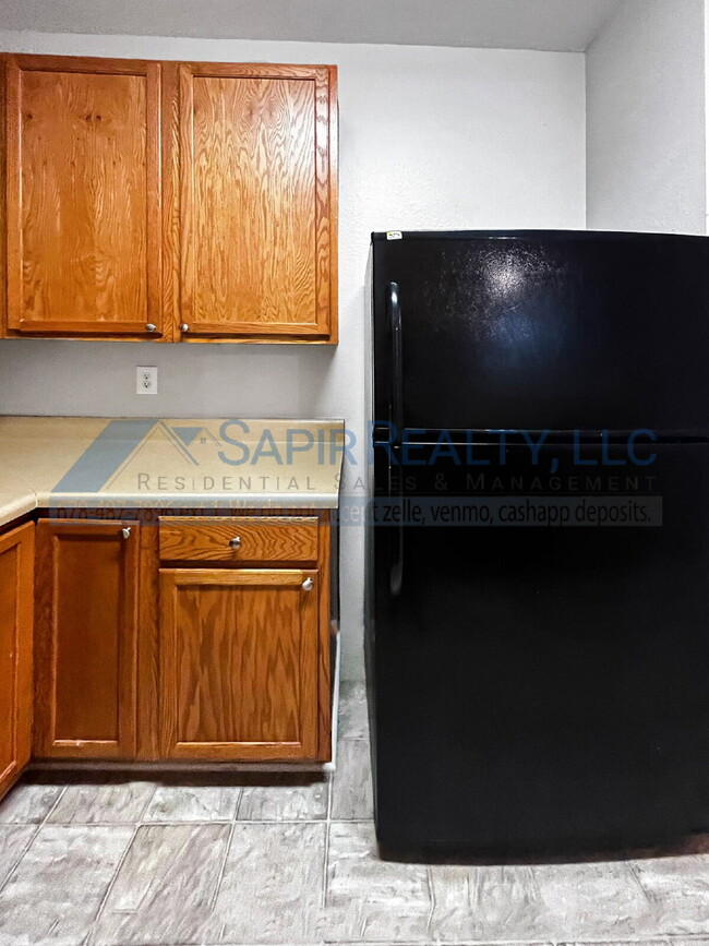 Building Photo - 7107 Brookview Way