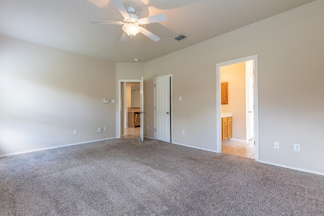 Building Photo - 906 Ashbury Bluff