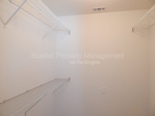 Building Photo - 211 Quince Flower