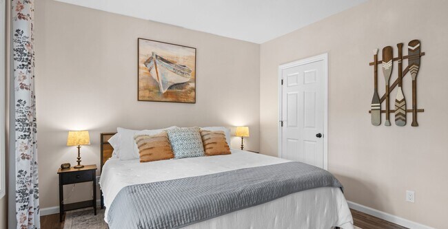 Building Photo - Tranquil Waters - Furnished Monthly Rental