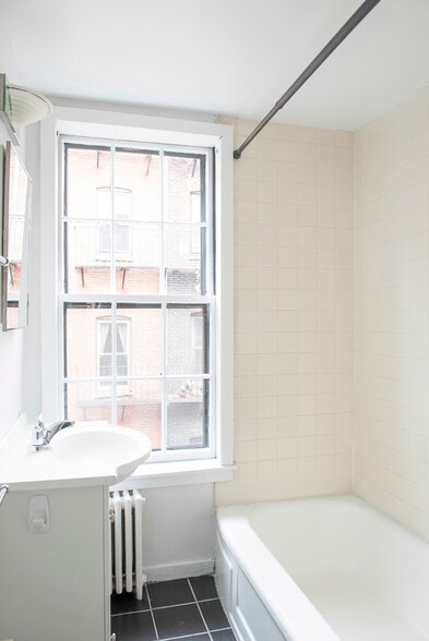 Building Photo - 33 Gray St