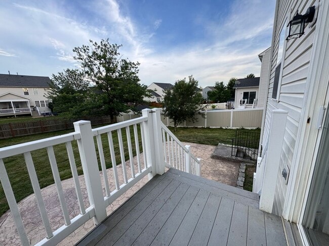 Building Photo - 105 Fredericksburg Dr