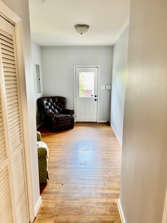 Building Photo - 1006 W Clay St