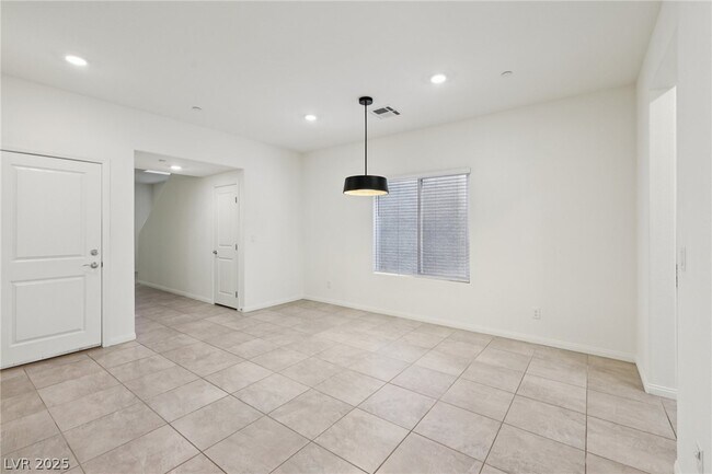 Building Photo - 10971 Meridian Flds Ave