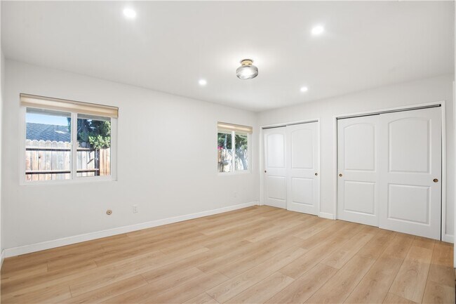 Building Photo - 1185 La Subida Ct