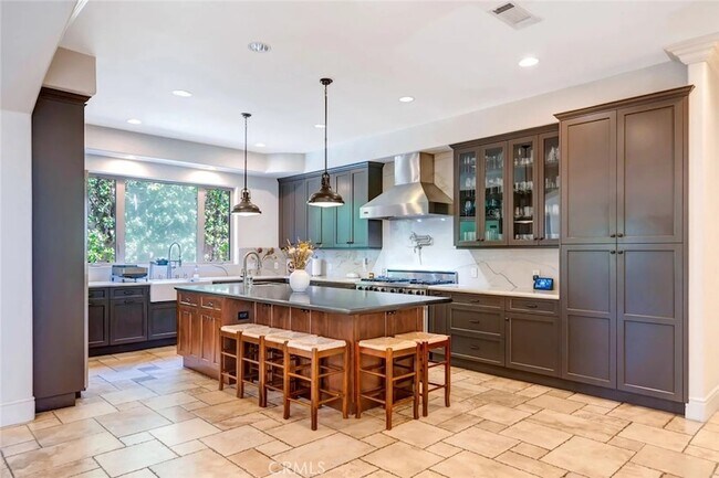 Building Photo - 4822 Valjean Ave