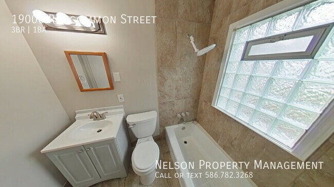 Building Photo - 19006 Roscommon St