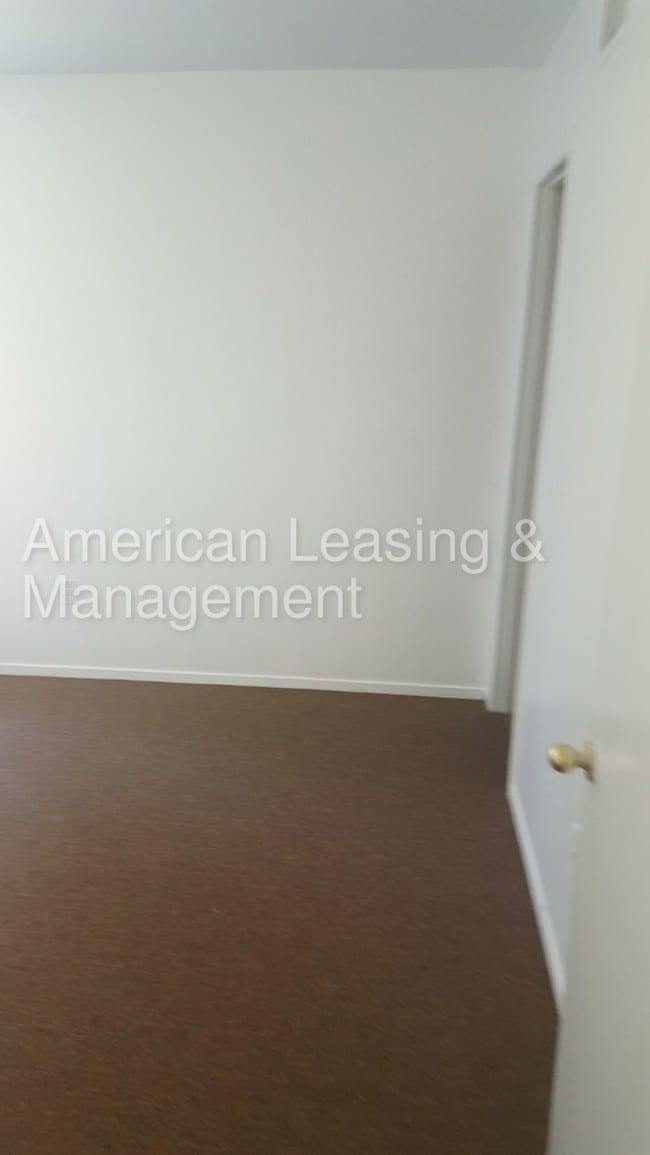 Building Photo - Brookhollow Duplex