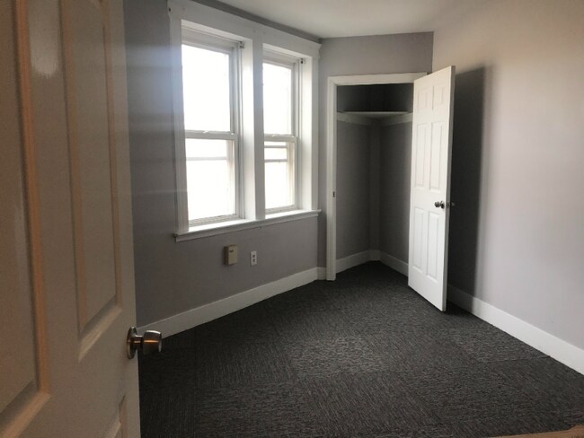 Primary Photo - 1150 E Grand St