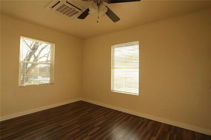 Front Bedroom - 516 Riney Rd