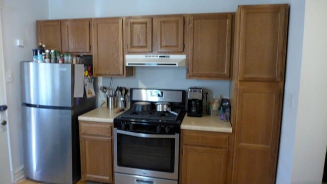 Building Photo - 136 Elgin Ave