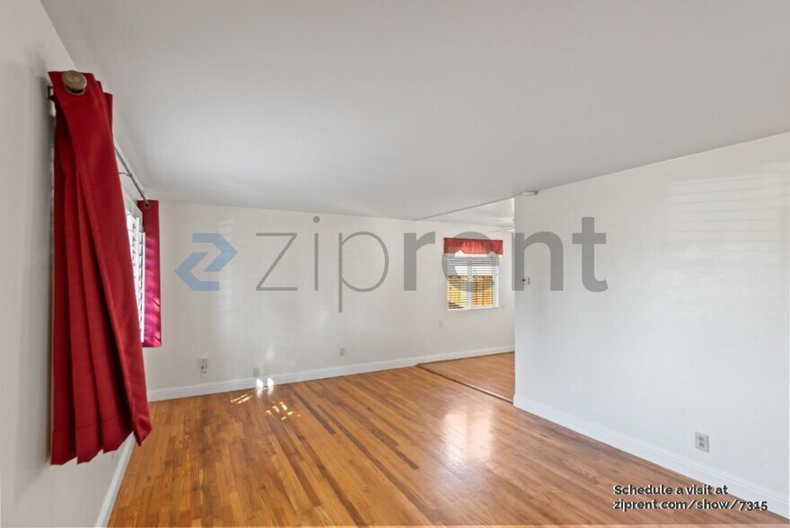 Building Photo - 3534 E Hills Dr