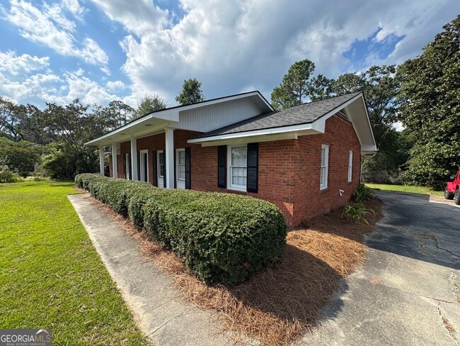 Building Photo - 107 Belair Dr