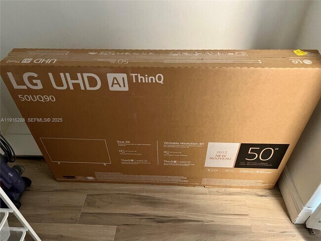 Building Photo - 801 Brickell Bay Dr