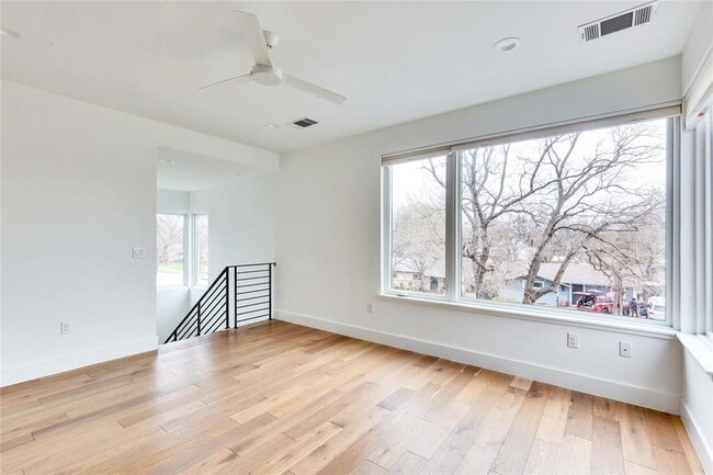 Building Photo - 2509 Euclid Ave