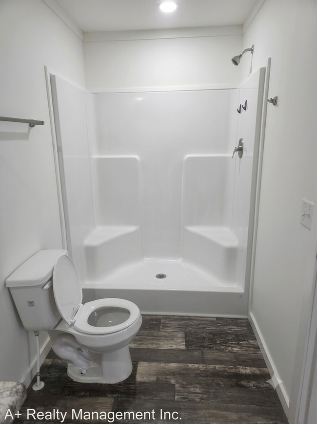 Building Photo - Adorable 3 bedroom 2 bathroom