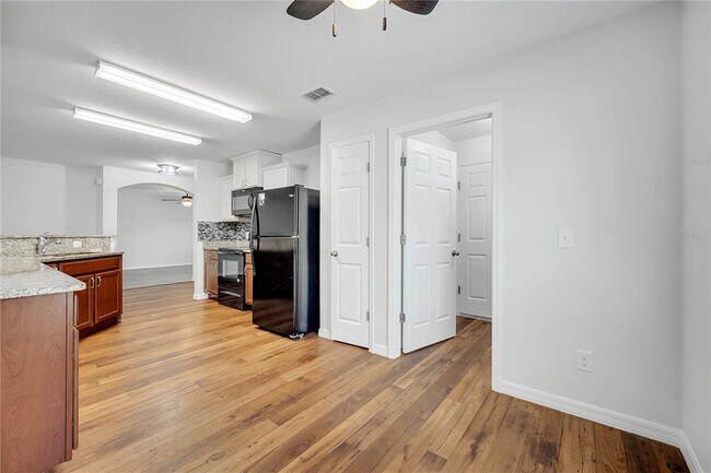 Building Photo - 330 Pheasant Dr