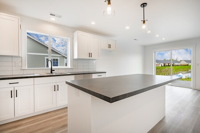 Building Photo - 1517 Hovel Rd