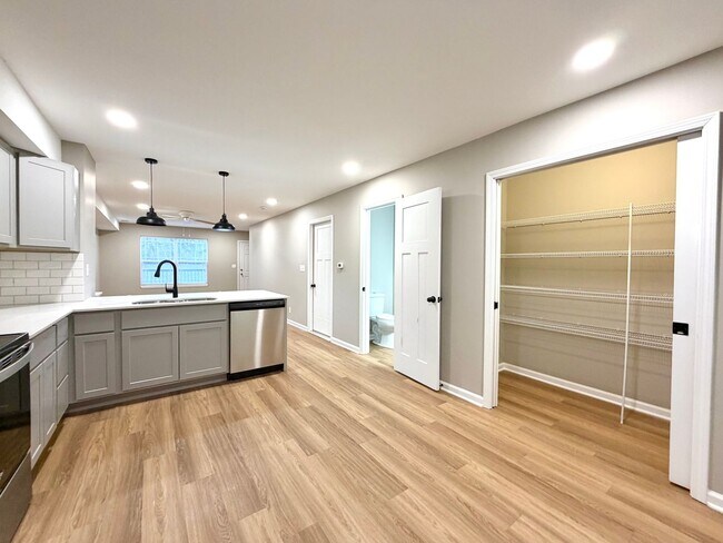 Building Photo - 511 Glenstone Springs Dr