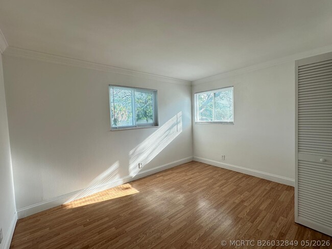 Building Photo - 817 Lighthouse Dr