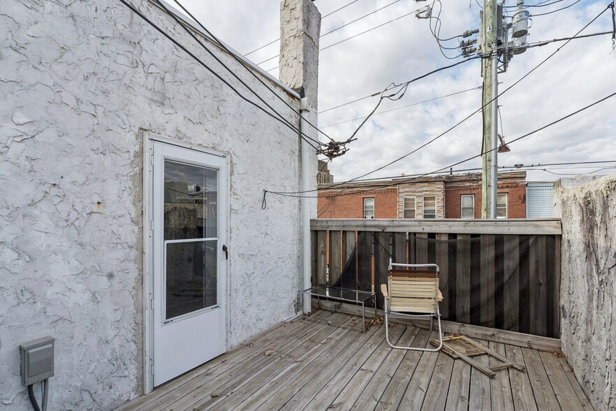 Private outdoor space - 2537 E Ann St