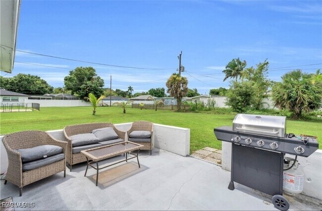 Building Photo - 1661 Coronado Rd