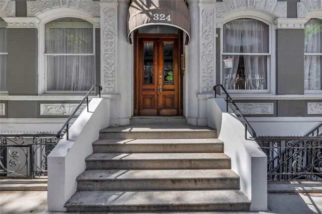Primary Photo - 324 E 50th St