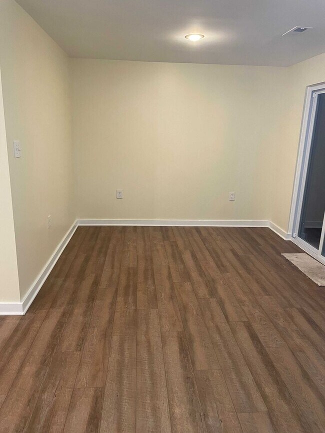 Building Photo - Spacious 3BR Townhome with Walkout Basement, Deck, Fenced Yard, Central A/C + Assigned Parking