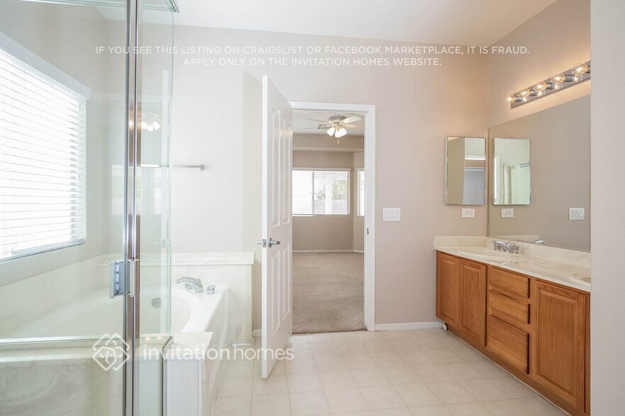Building Photo - 1417 Lazy Hill Ranch Way