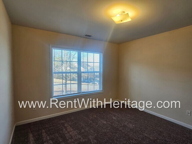 Building Photo - WOW!!...GORGEOUS!!..UPGRADES /AMAZING MASTER/ FENCED YD/ SWIM-TENNIS