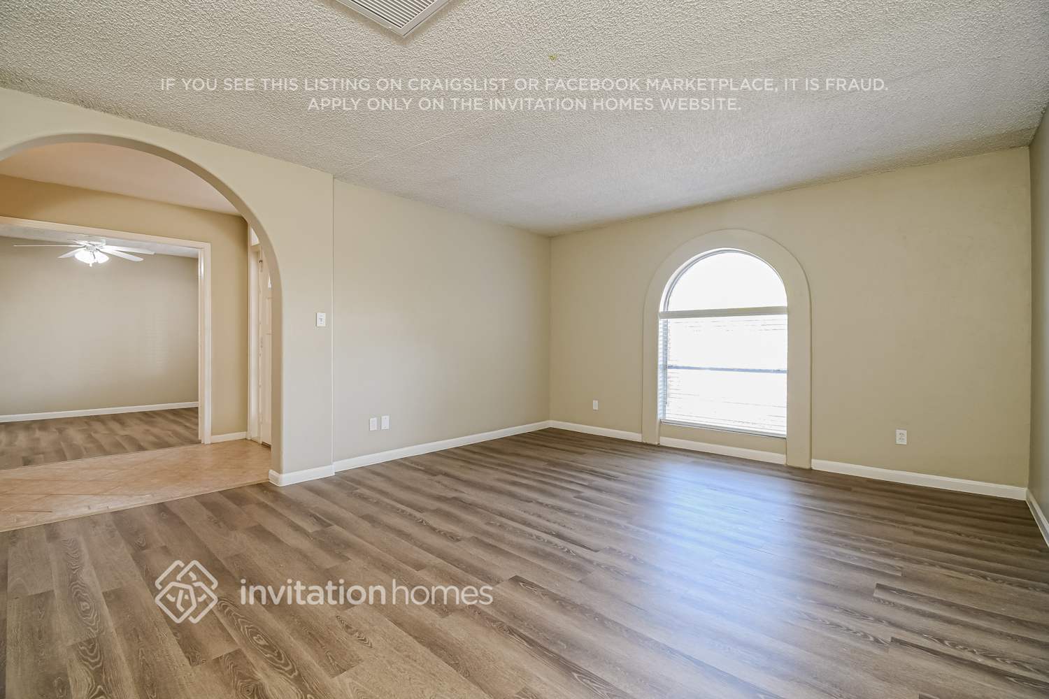 Building Photo - 2742 S Las Palmas