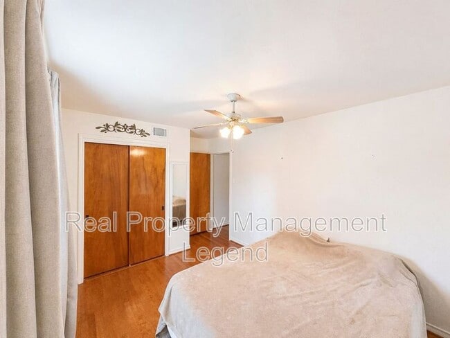 Building Photo - 409 La Salle Dr