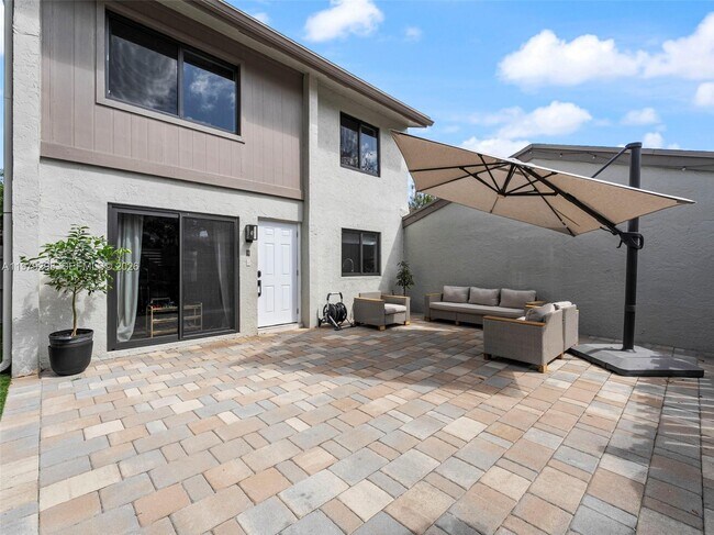 Building Photo - 10548 SW 112th Ave