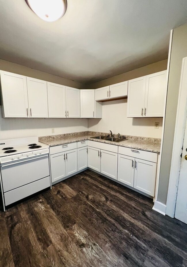 Building Photo - 1704 Farnam St