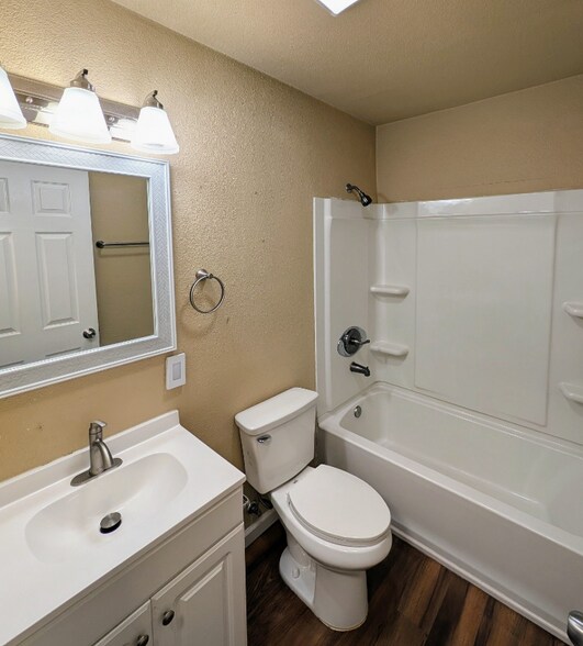 Building Photo - 618 Gambell St