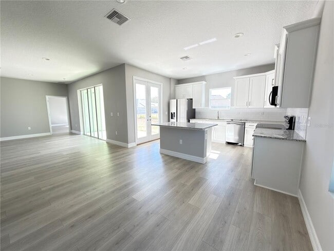 Building Photo - 5048 San Ignacio Dr