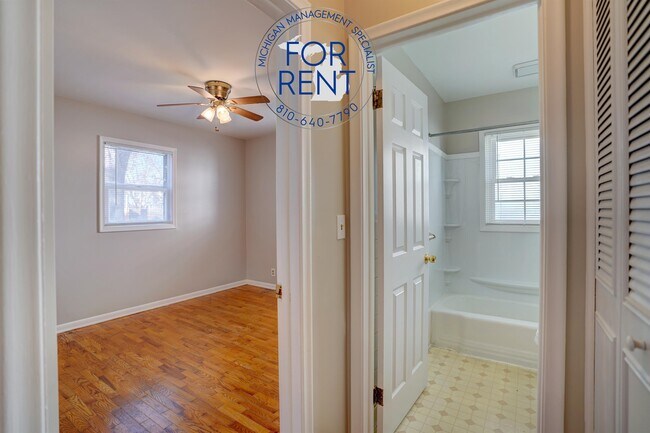 Building Photo - 1426 Pettibone Ave