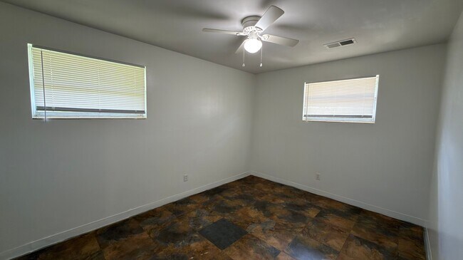 Building Photo - 1635 Memminger Ave
