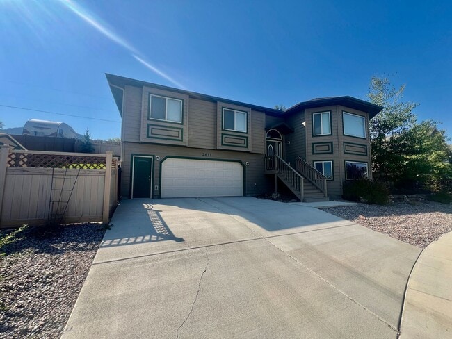 Building Photo - Dog Friendly 3 Bed 2 Bath Single Family Home with Fully Fenced Yard in Great Neighborhood!