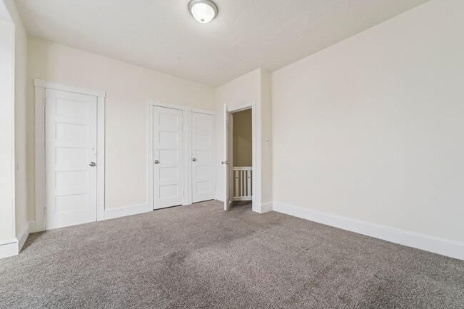 Building Photo - 4843 N Lawrence St