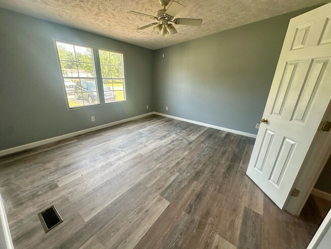 Building Photo - 4108 Bonfield Dr