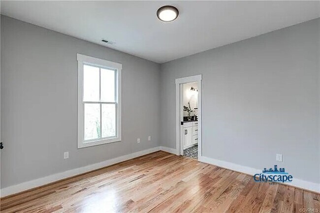 Building Photo - SWANKY 3 BEDROOM NEWER HOME IN HISTORIC CH...