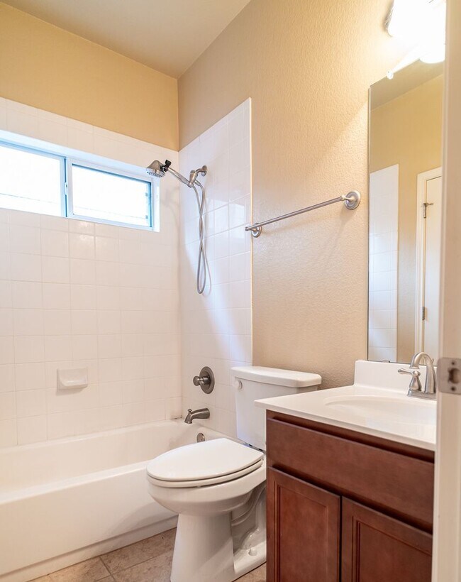 Building Photo - 2301 Giddens Dr