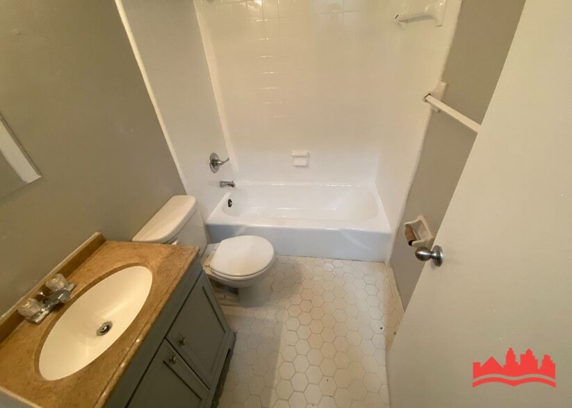 Building Photo - 5038 Applewood Dr