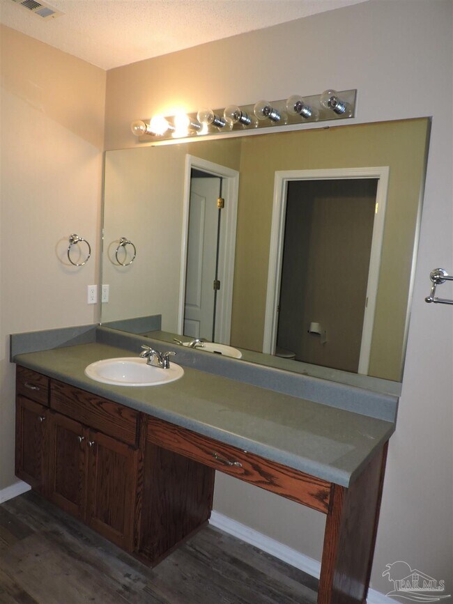 Building Photo - 724 Hanley Downs Dr