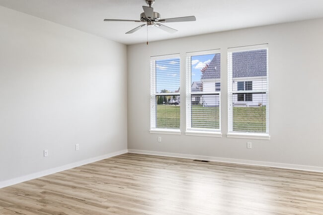 Building Photo - 993 Cascade Cir