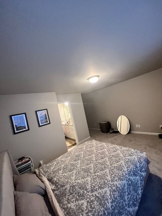 Building Photo - $1995 | 2BR/2.5BA | Lovely New Townhome in...