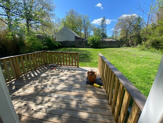 Building Photo - 617 W Owens St